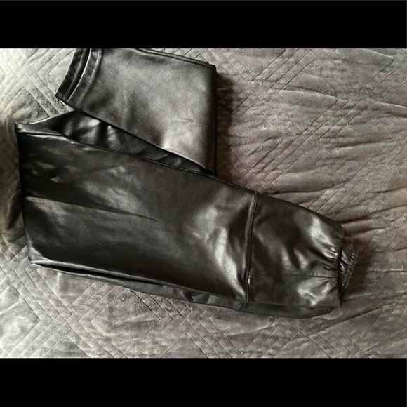 Wilfred Daria faux Leather leggings - Aritzia - Picture 2 of 3